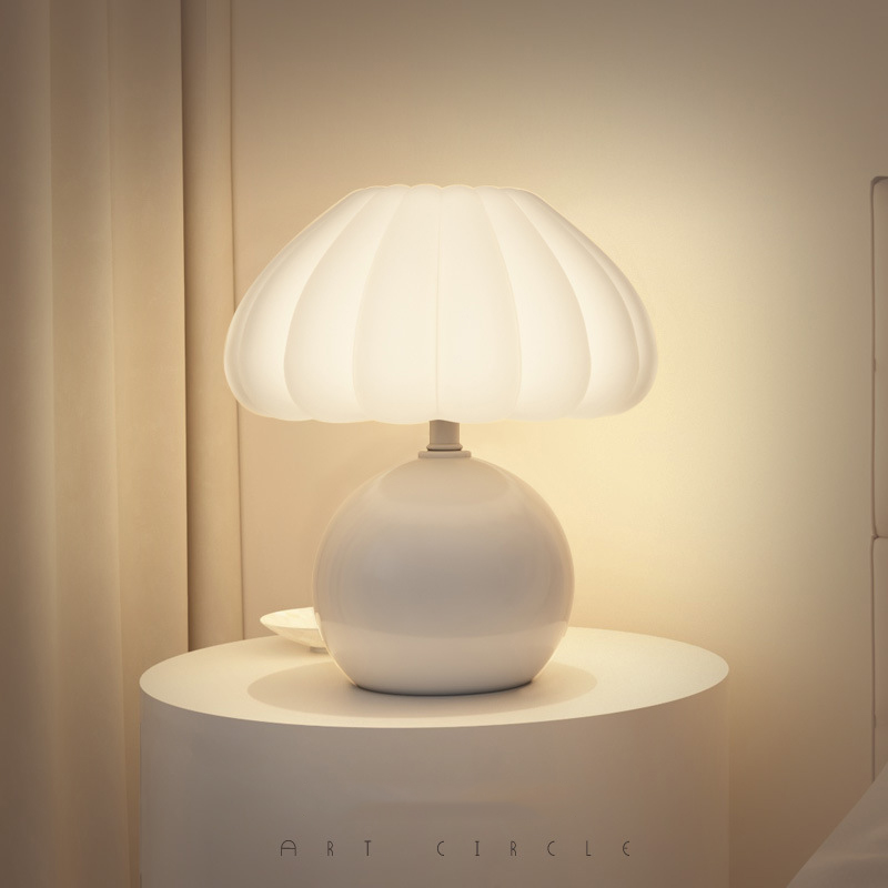Mushroom Table Lamp - Lampka nocna w stylu kremowym Ochrona