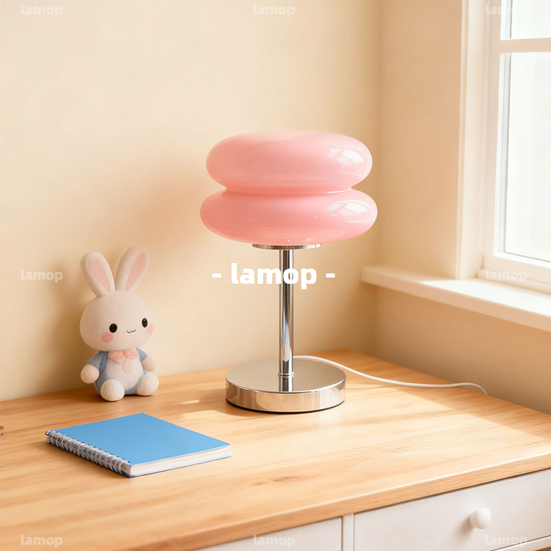Kremowa retro lampka nocna w s – Lighting Decorative recenzja i cena