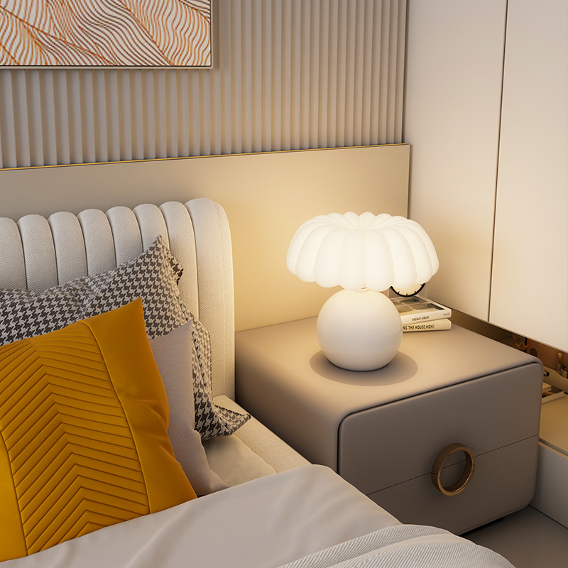 Lampka nocna w stylu kremowym  – Mushroom Table Lamp recenzja i cena